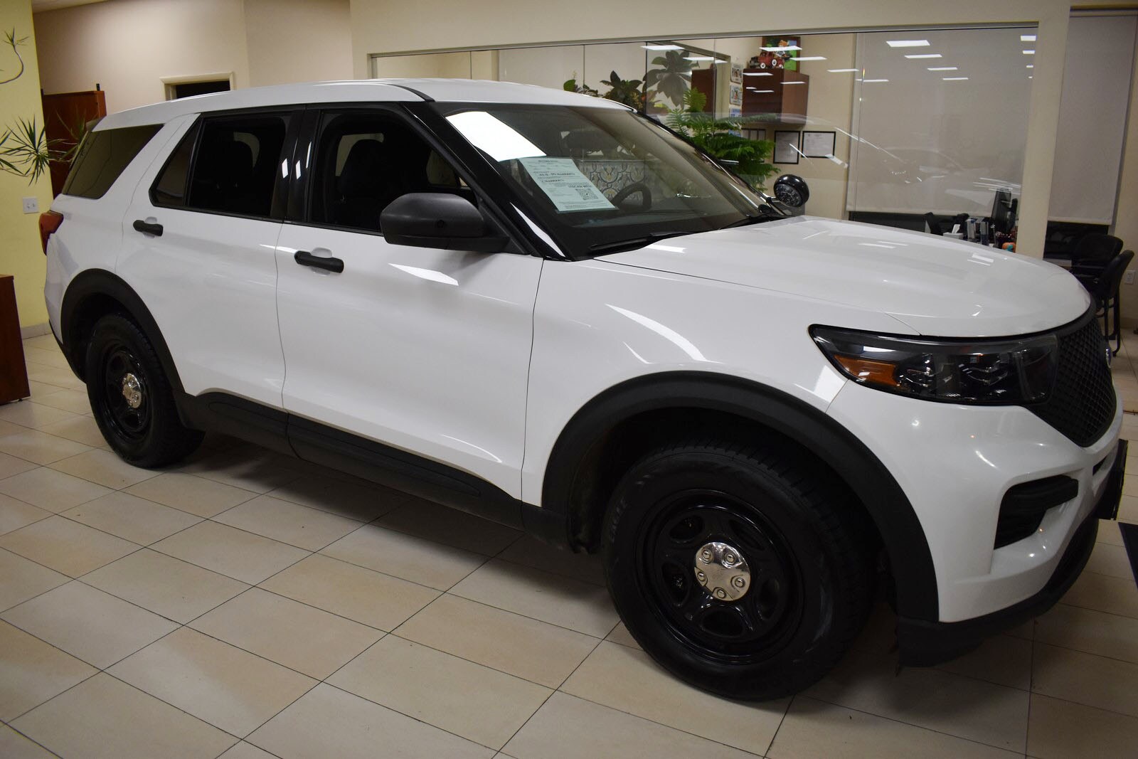 2021 Ford Explorer photo 2