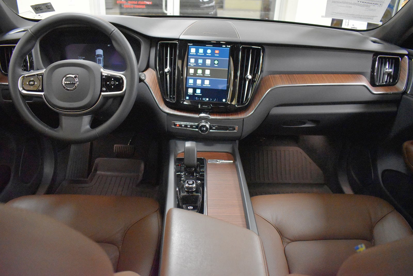 2024 Volvo XC60 Plus - Photo 14