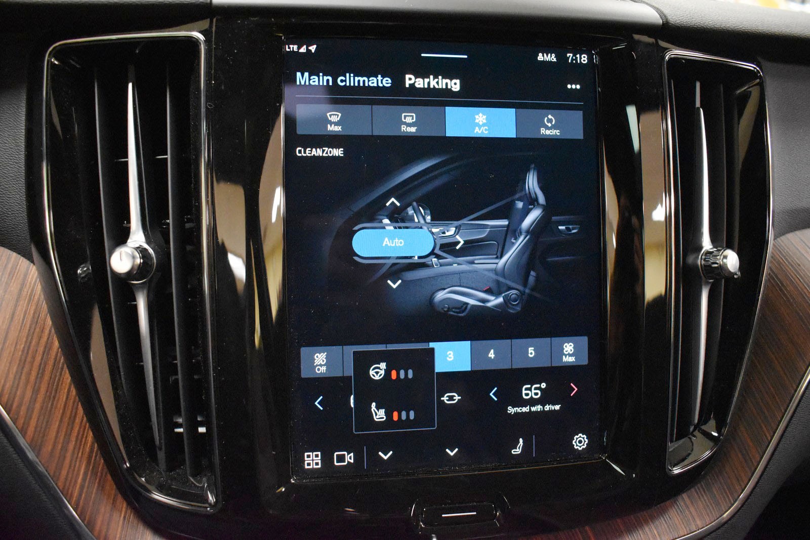 2024 Volvo XC60 Plus - Photo 24