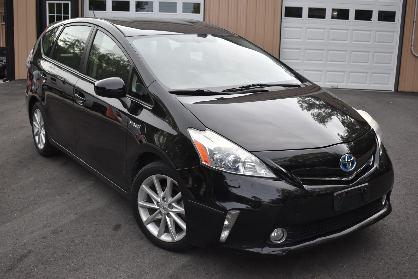  Toyota Prius v