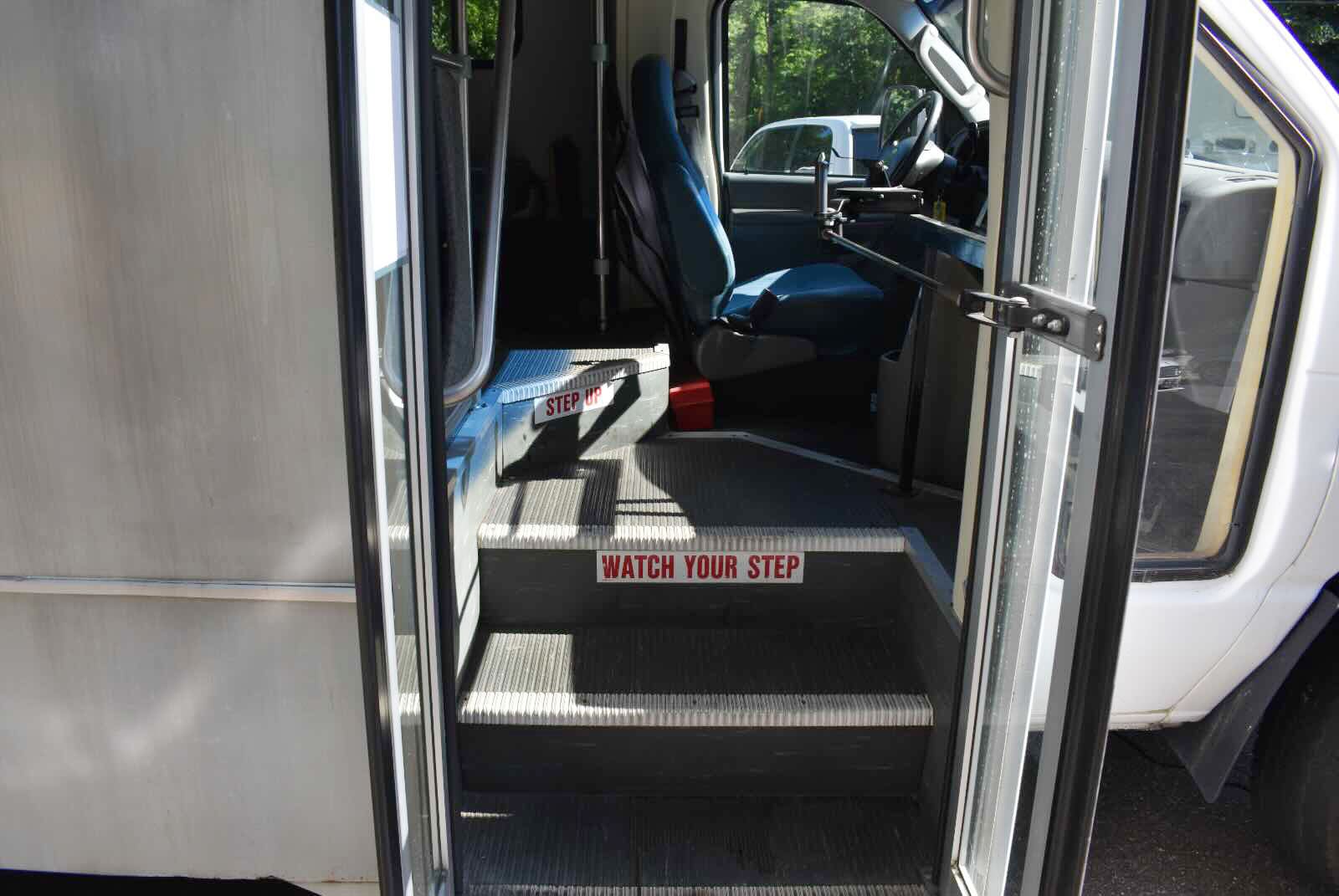 2005 Ford Econoline - Photo 15