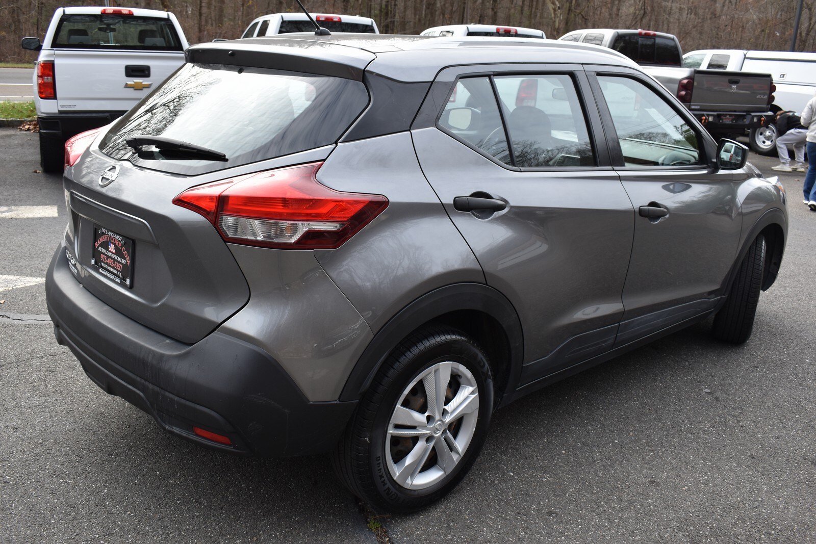 2019 Nissan Kicks SV photo 2