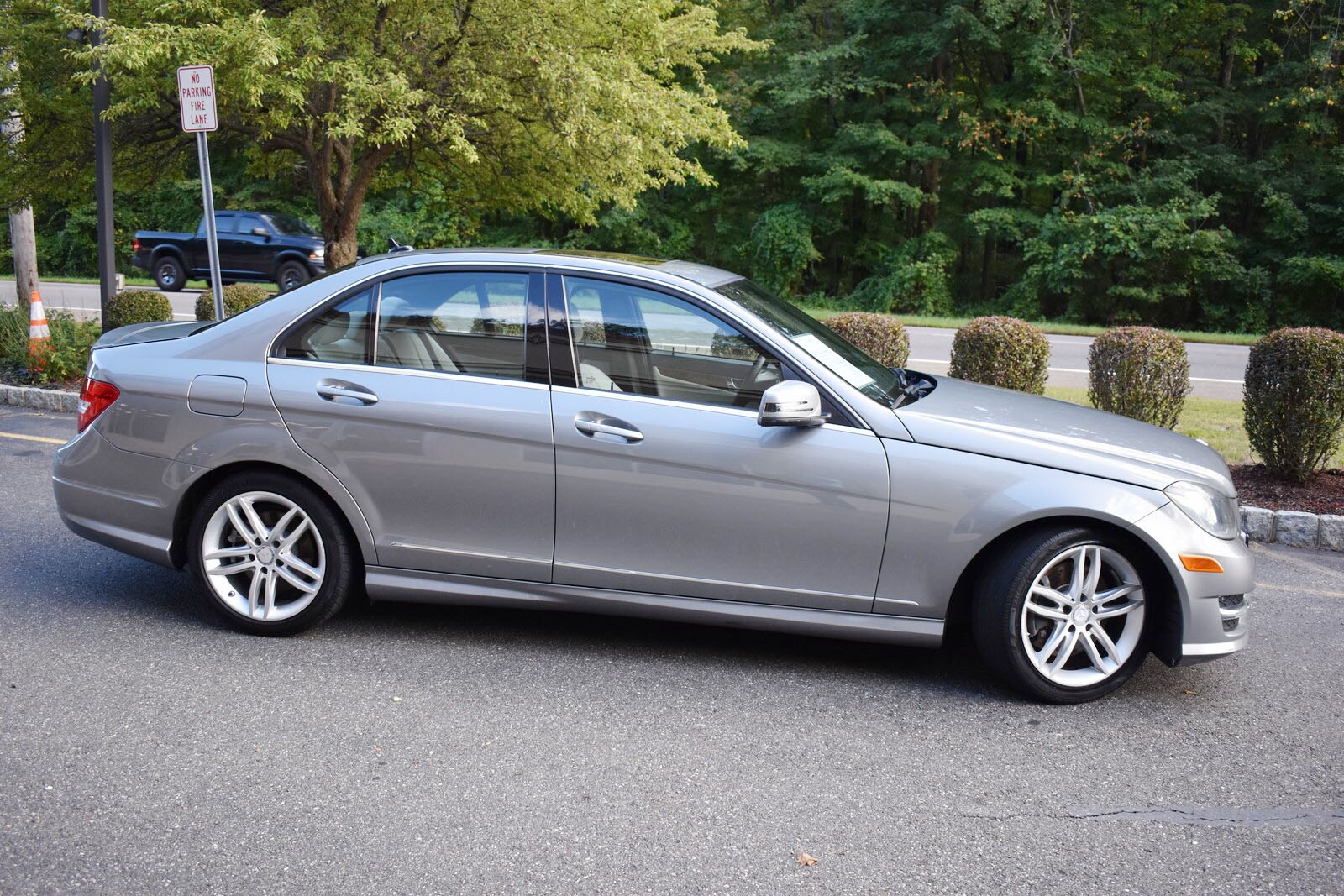 2014 Mercedes Benz C 300 4MATIC Luxury photo 2