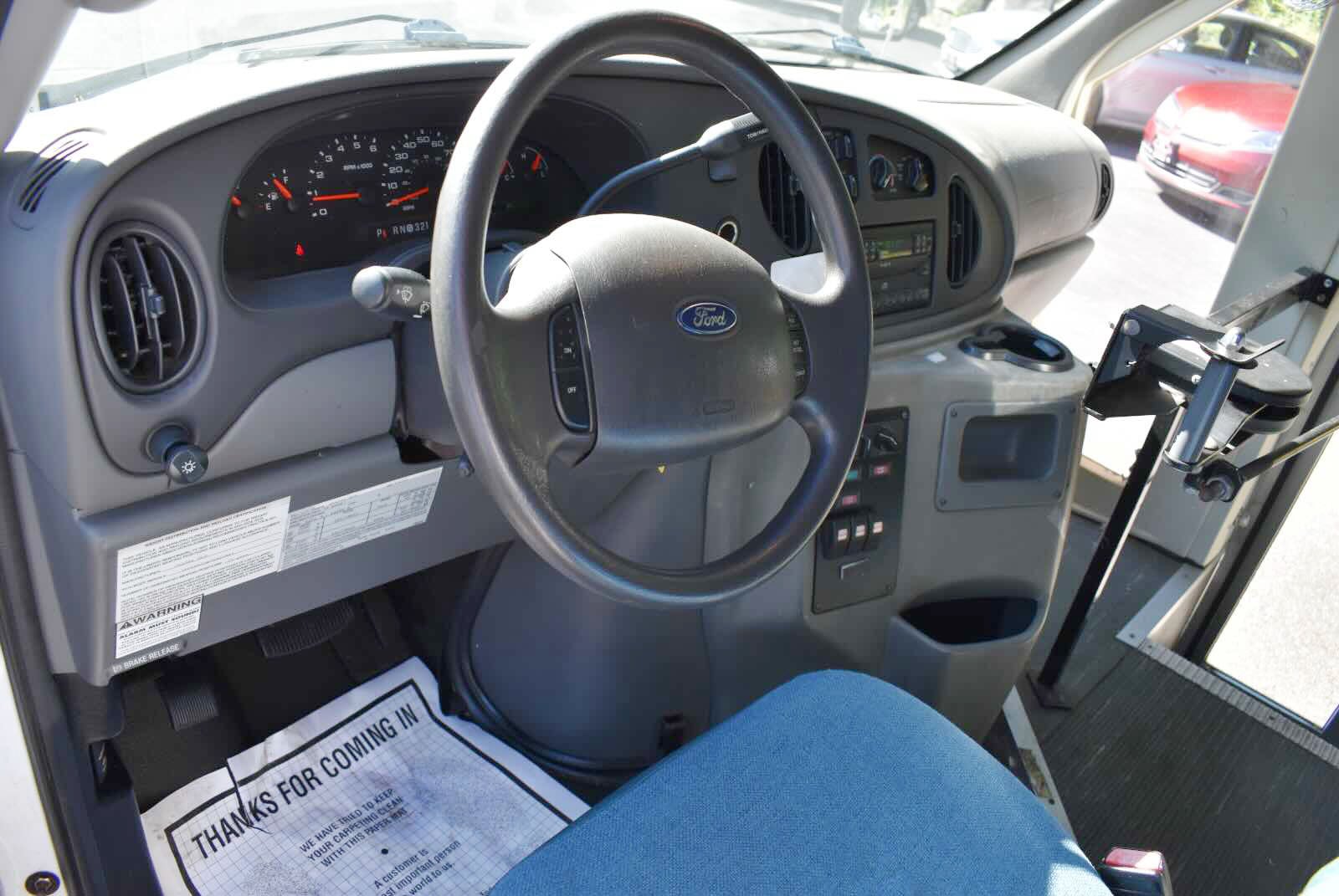 2005 Ford Econoline - Photo 11