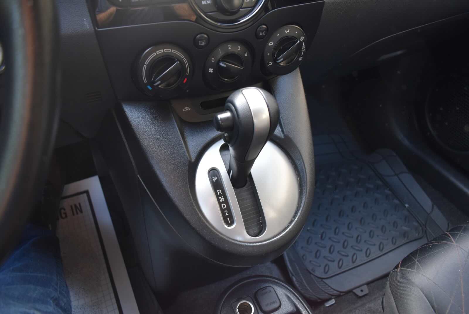 2013 Mazda Mazda2 Sport - Photo 17