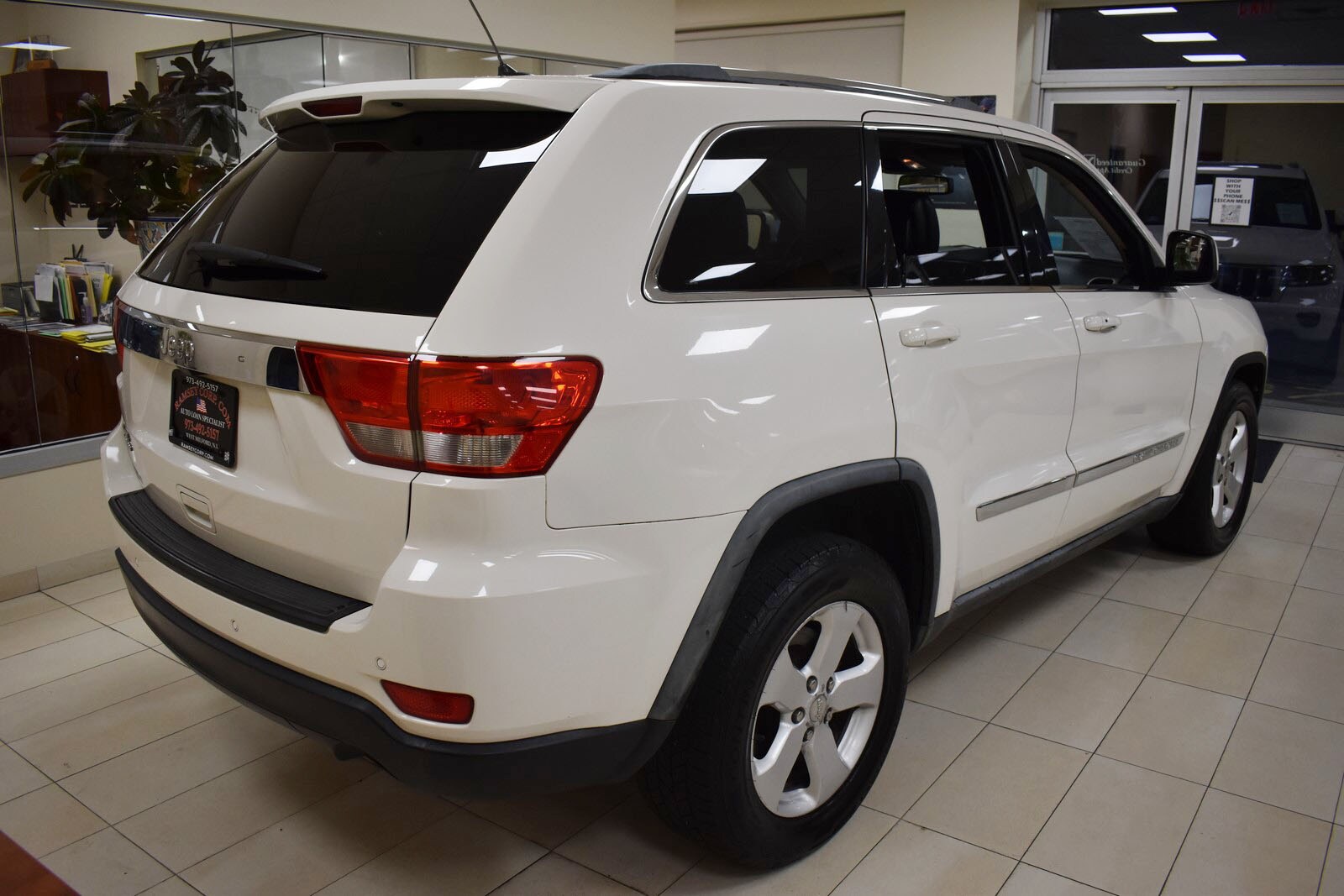 2011 Jeep Grand Cherokee Laredo photo 3