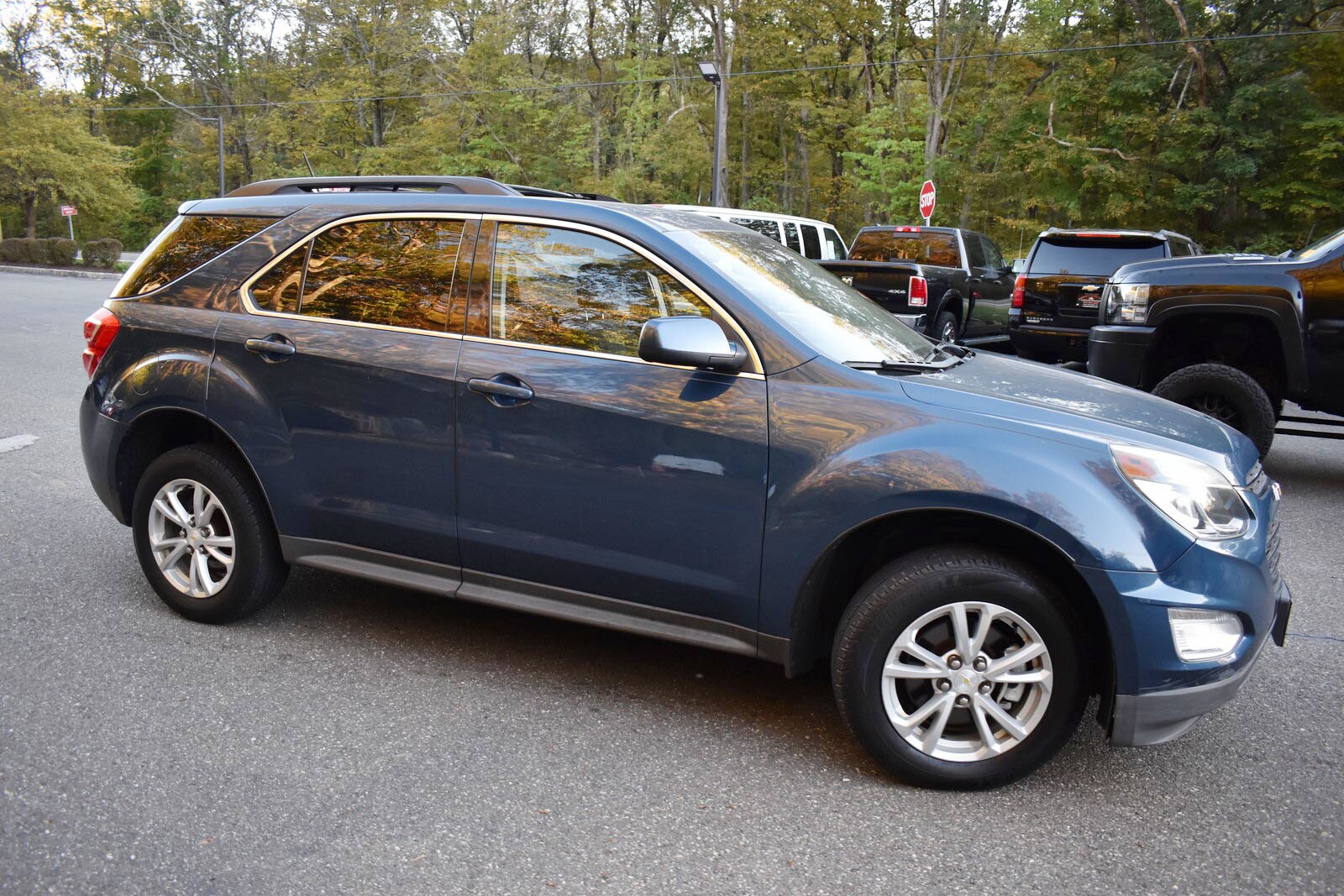 2016 Chevrolet Equinox LT photo 2