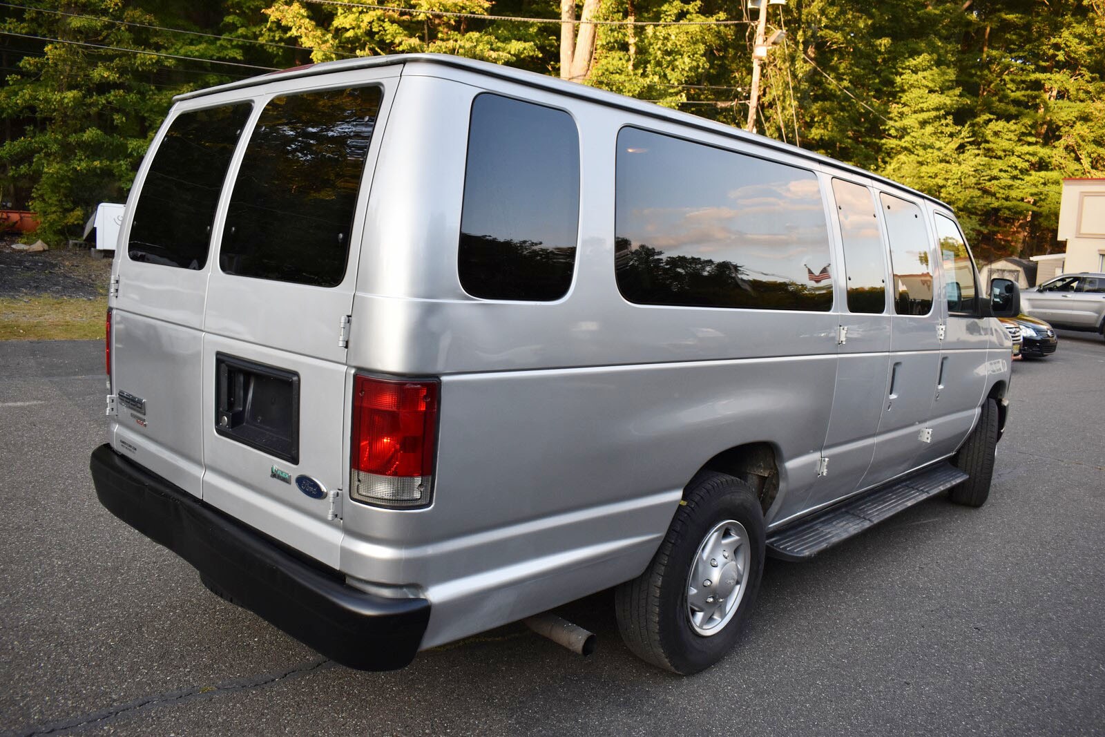 2012 Ford E-350 XL photo 3