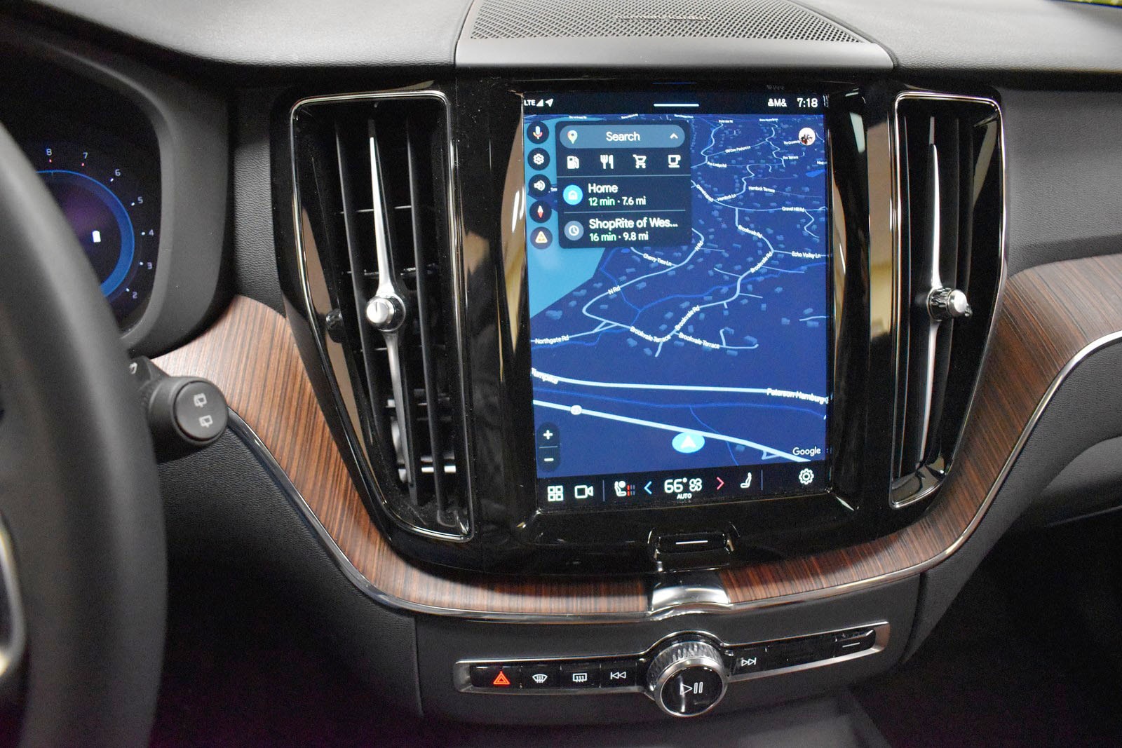 2024 Volvo XC60 Plus - Photo 26