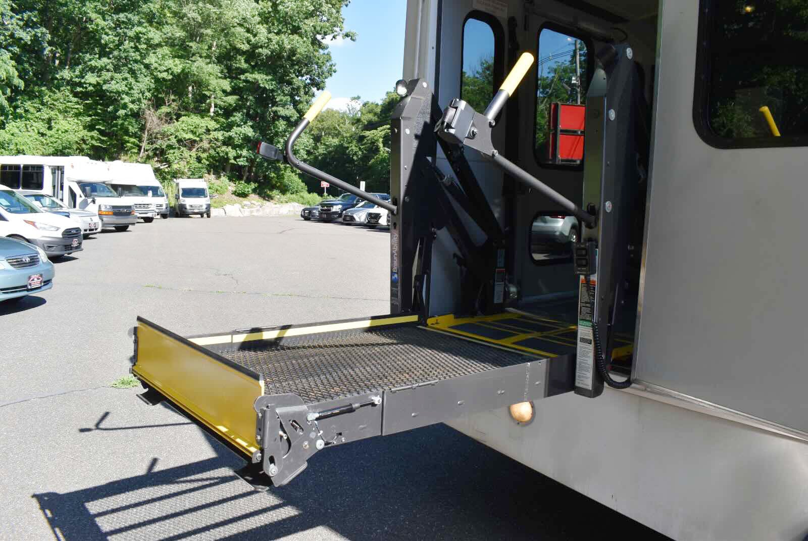 2005 Ford Econoline - Photo 34