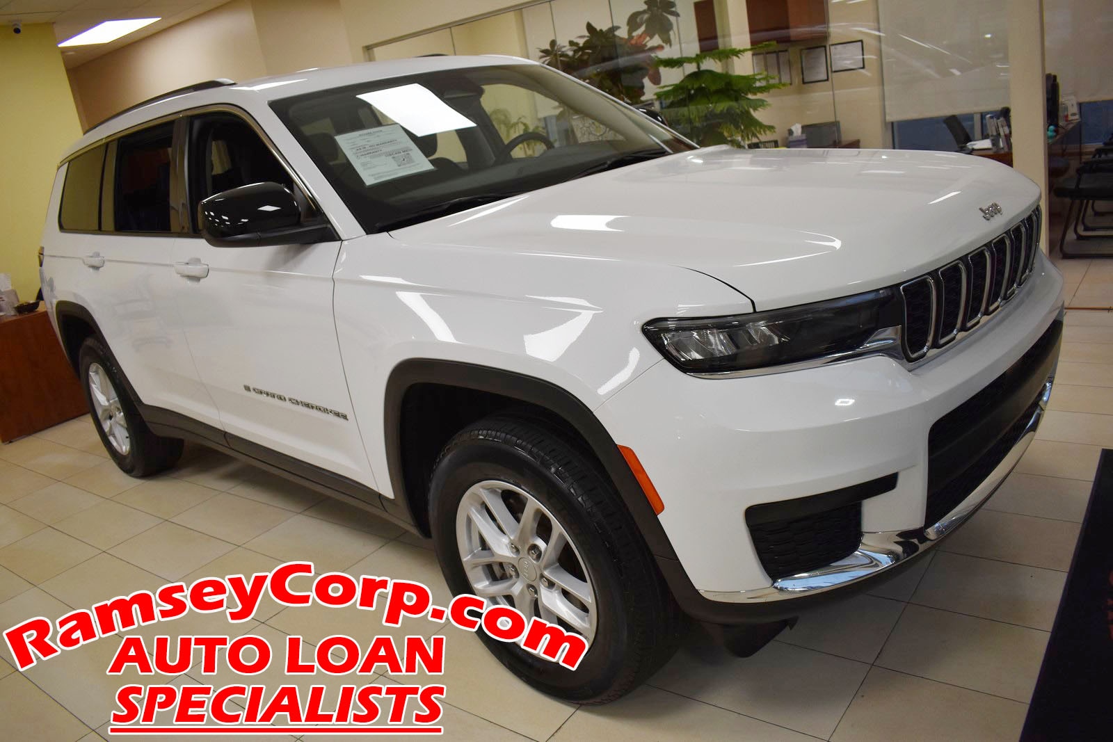 2023 Jeep Grand Cherokee L Laredo's photo