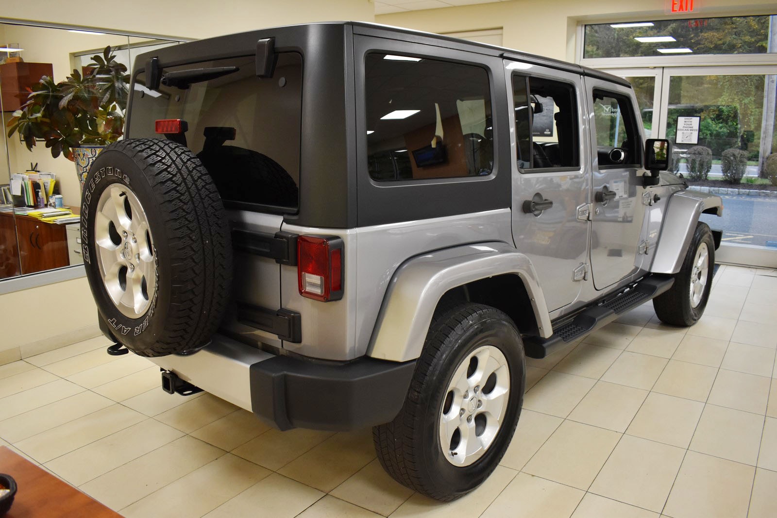 2014 Jeep Wrangler Unlimited Sahara photo 3