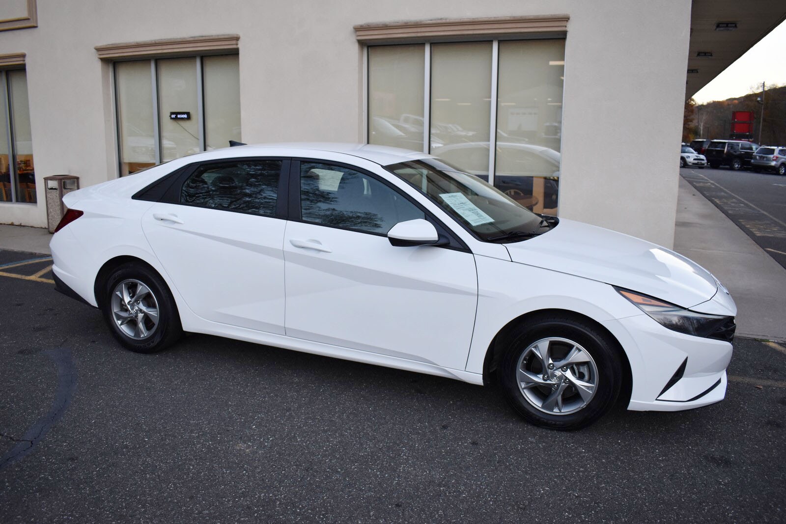 2021 Hyundai Elantra SE photo 2