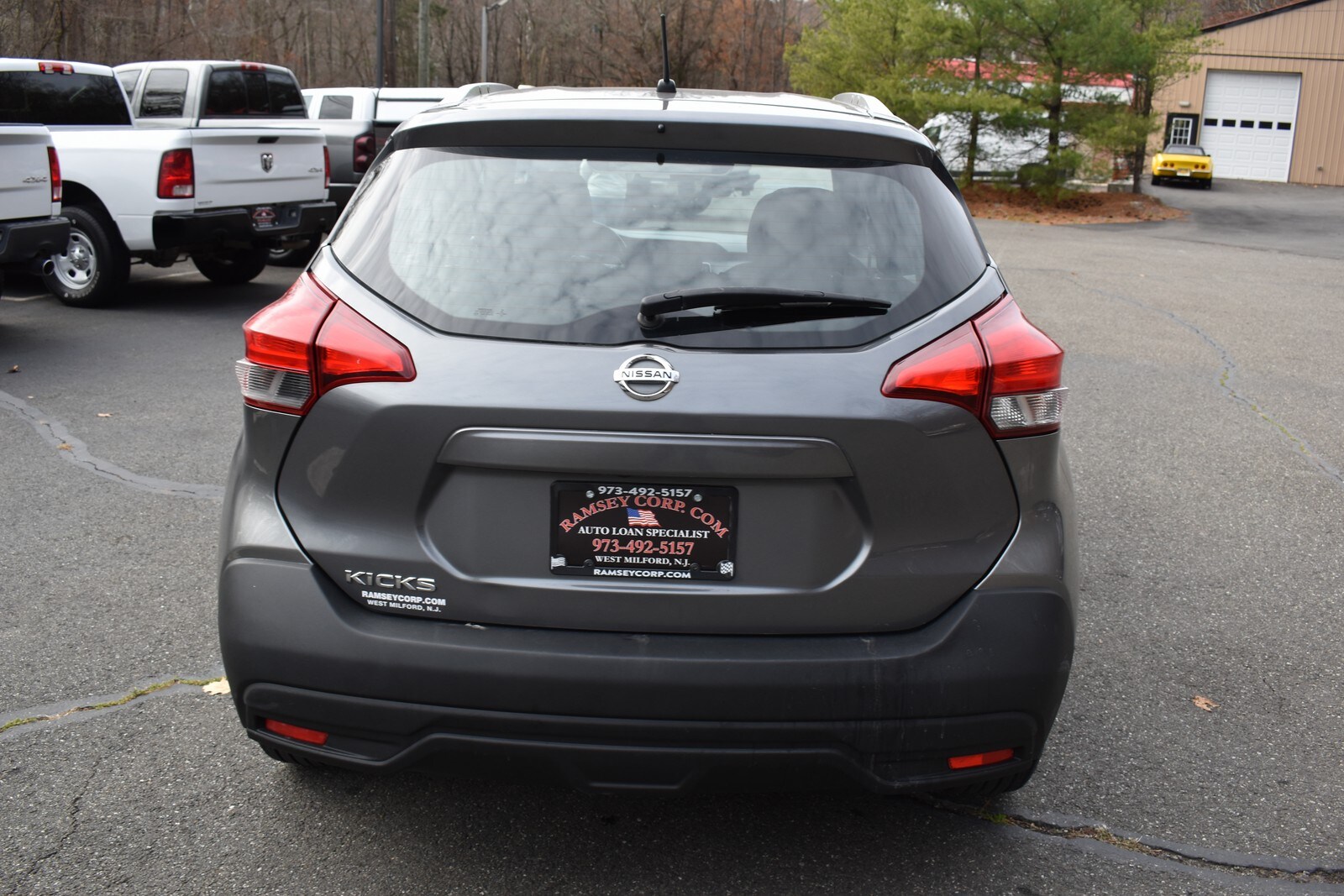 2019 Nissan Kicks SV photo 3