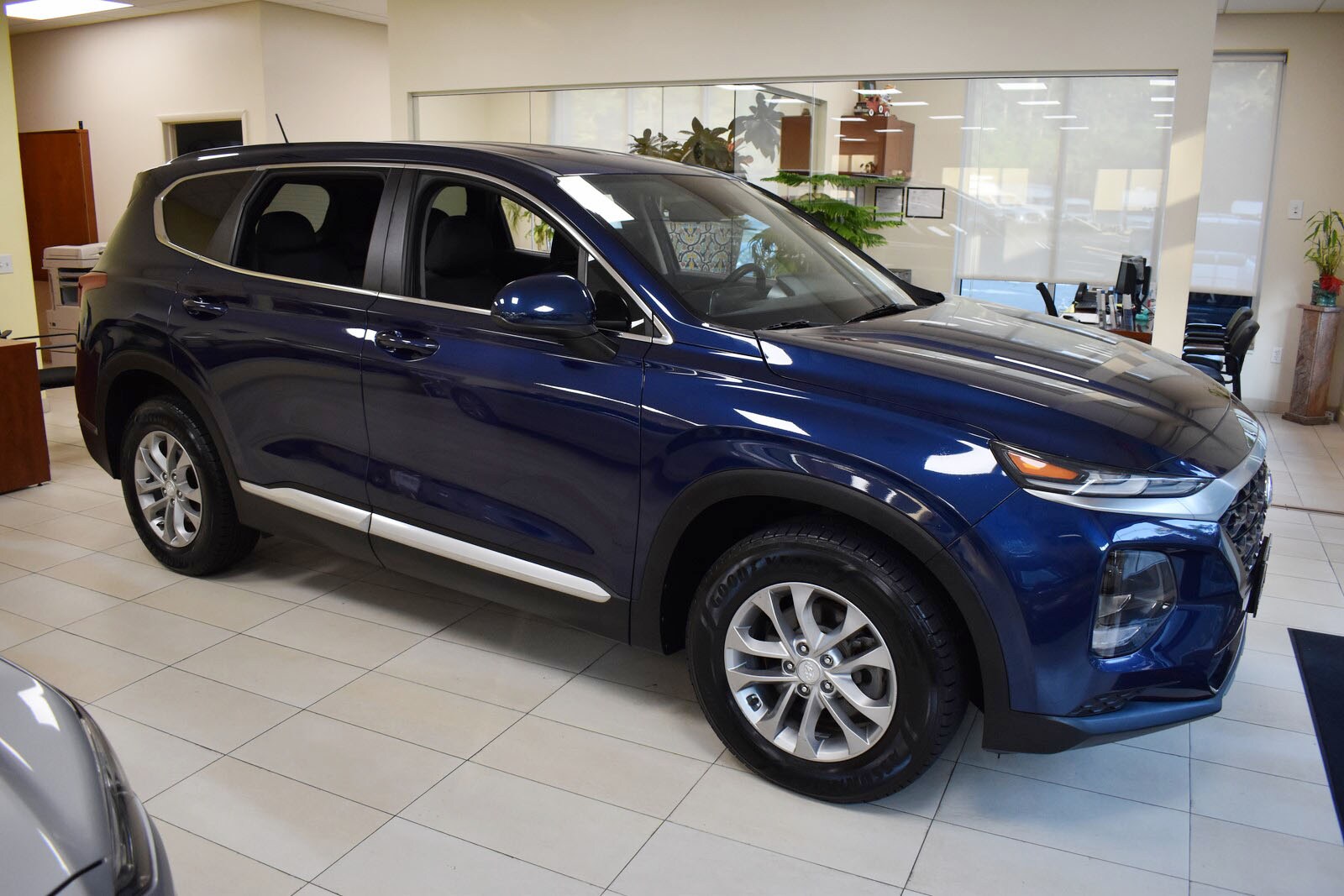 2019 Hyundai Santa Fe SE photo 2