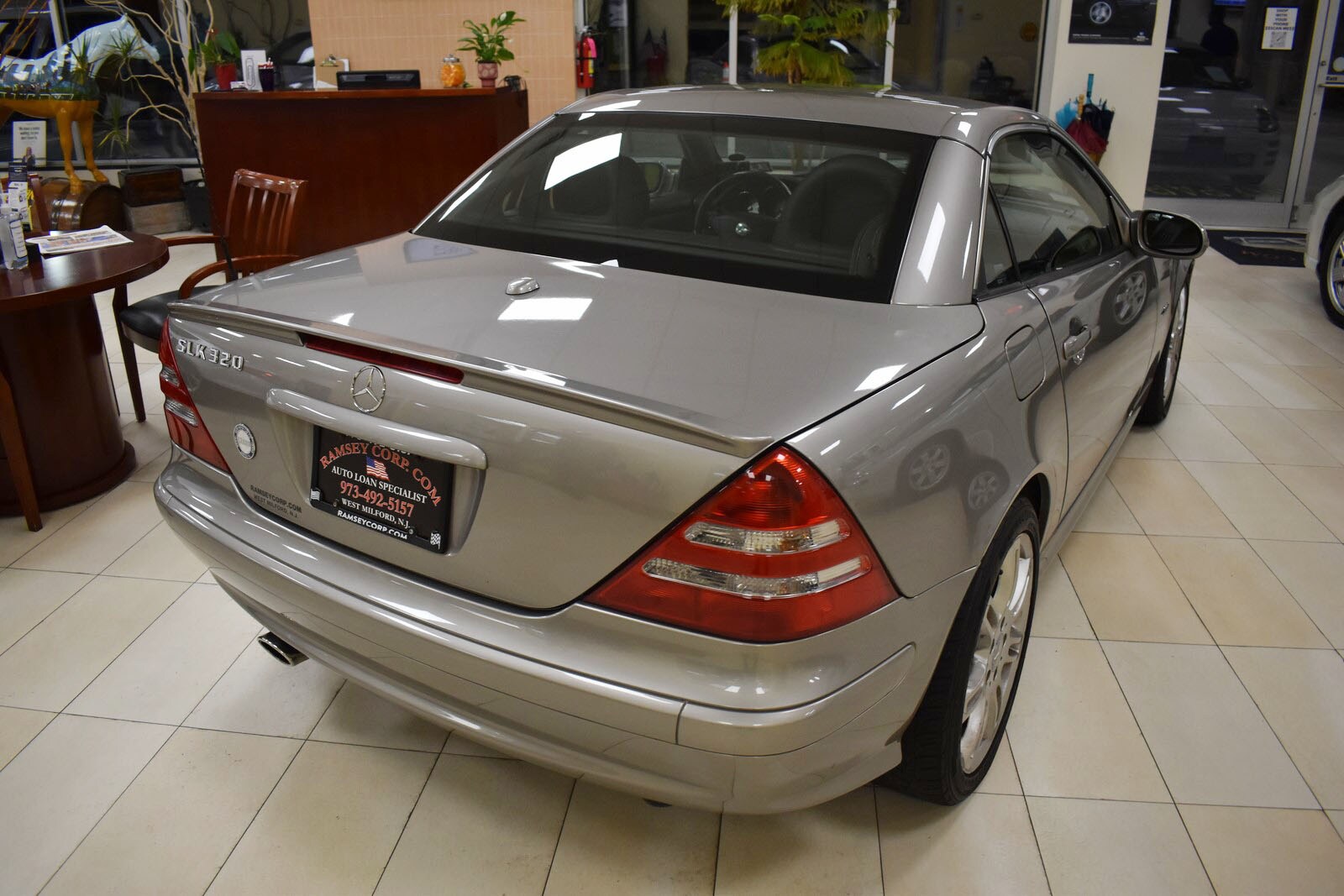 2004 Mercedes Benz SLK photo 3