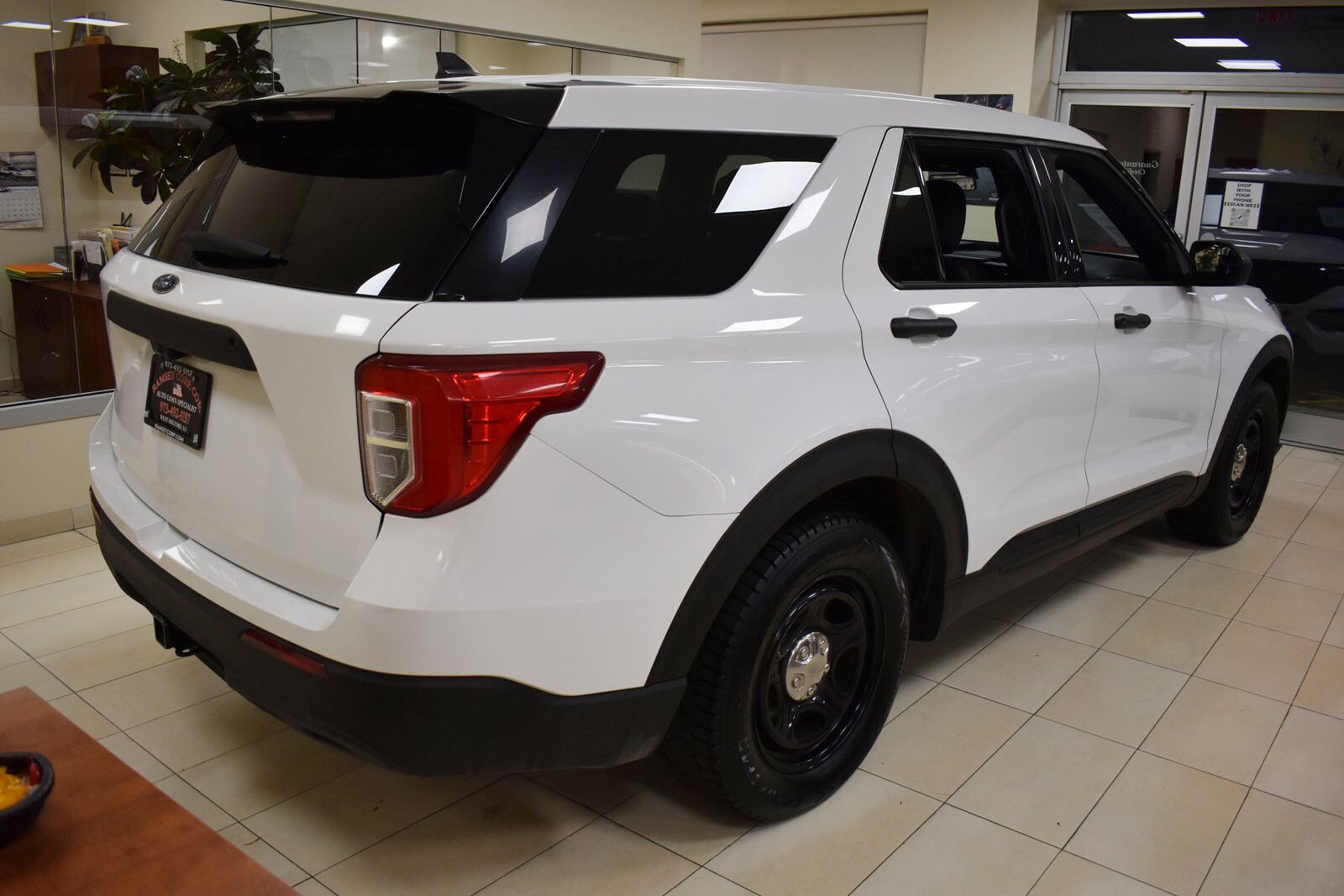 2021 Ford Explorer photo 3