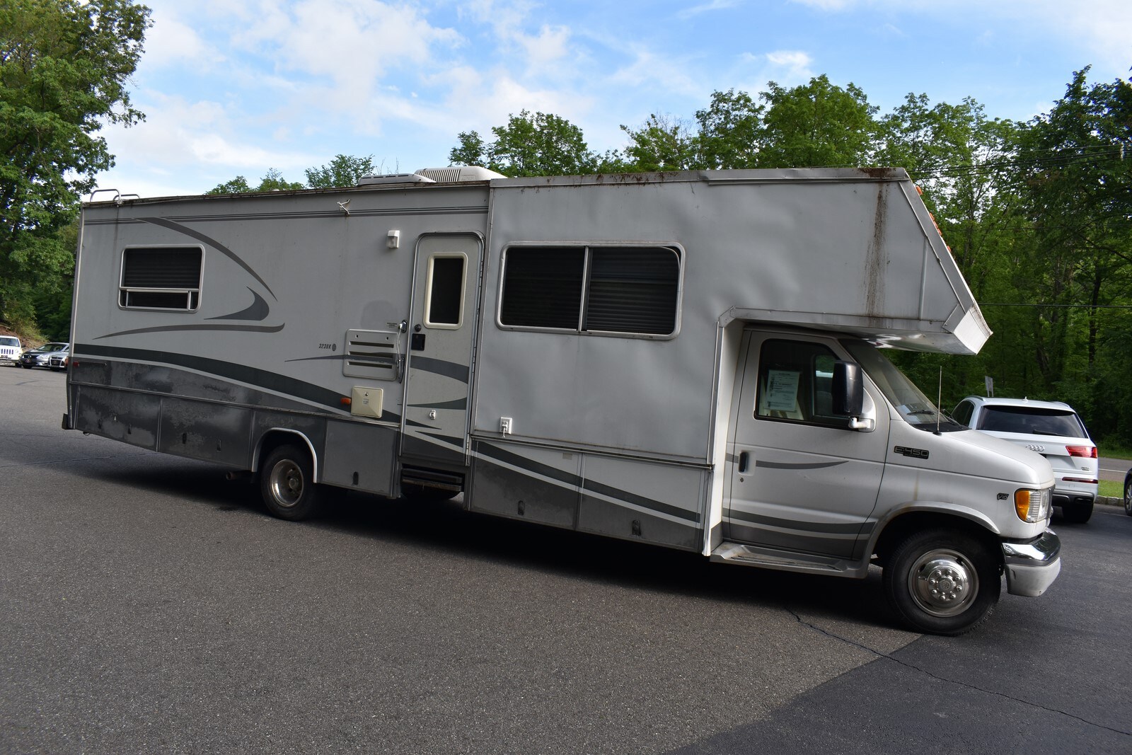 2002 Ford E-450 Cutaway photo 2