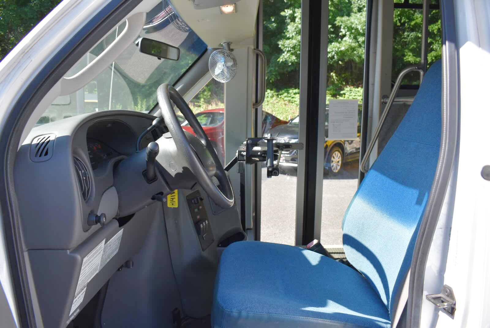 2005 Ford Econoline - Photo 10