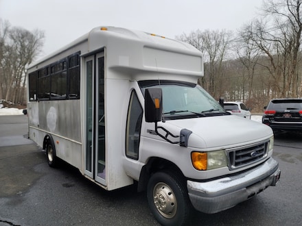 2005 Ford E-450 Cutaway Standard Truck