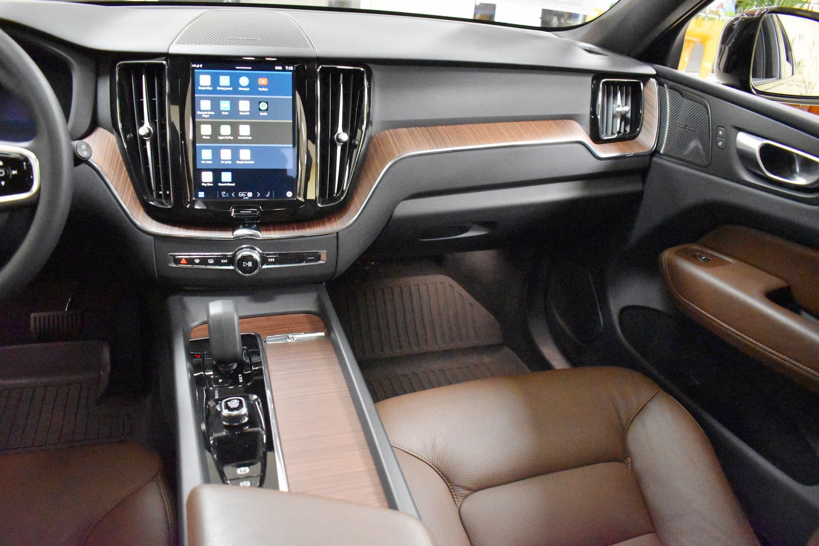 2024 Volvo XC60 Plus - Photo 15
