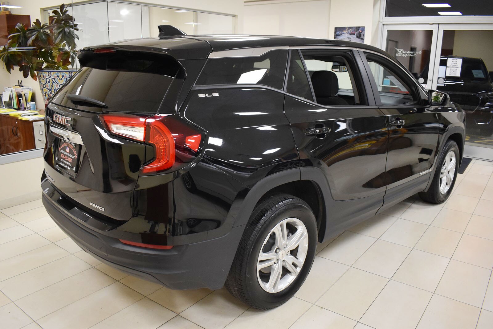 2024 Gmc Terrain SLE photo 2