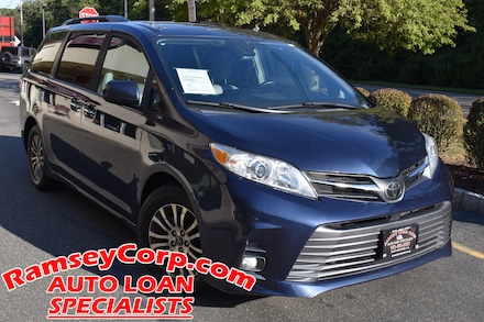 2019 Toyota Sienna LE 7 Passenger Auto Access Seat Van