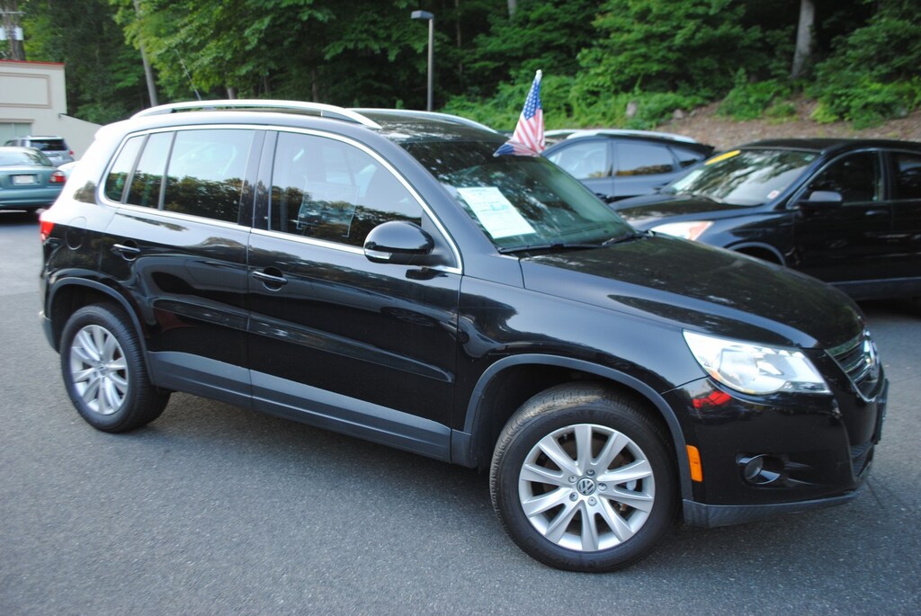 Used 2009 Volkswagen Tiguan SE 2.0T SUV