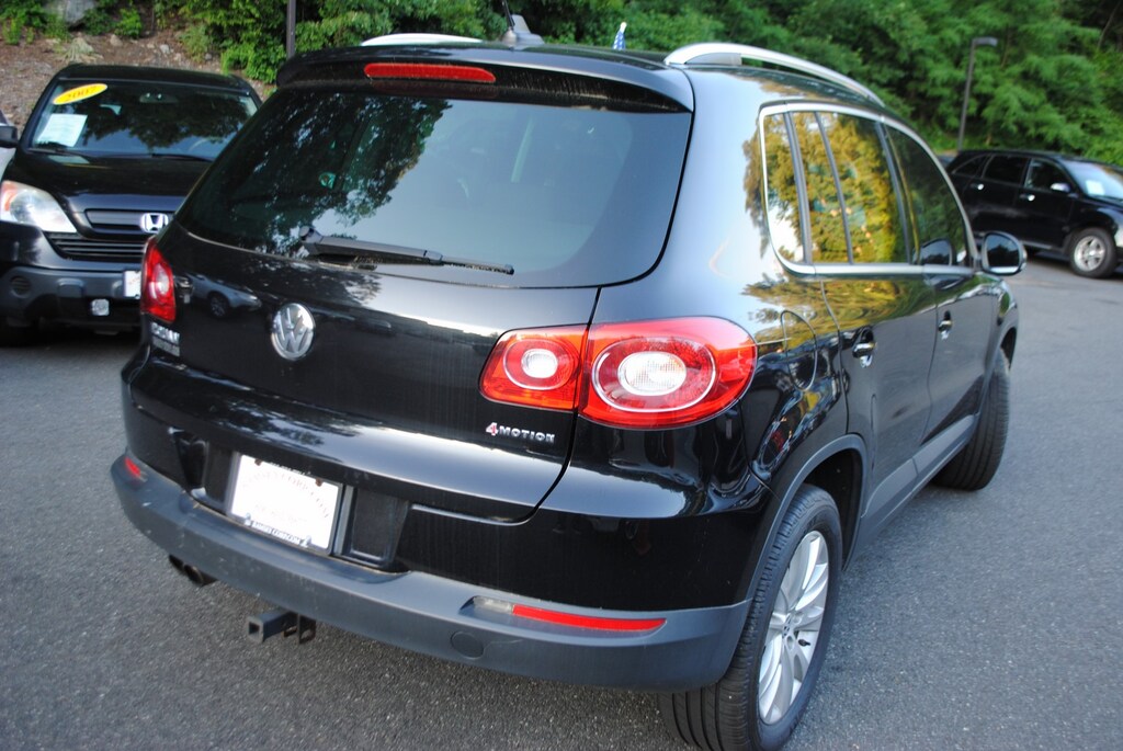 Used 2009 Volkswagen Tiguan SE 2.0T SUV