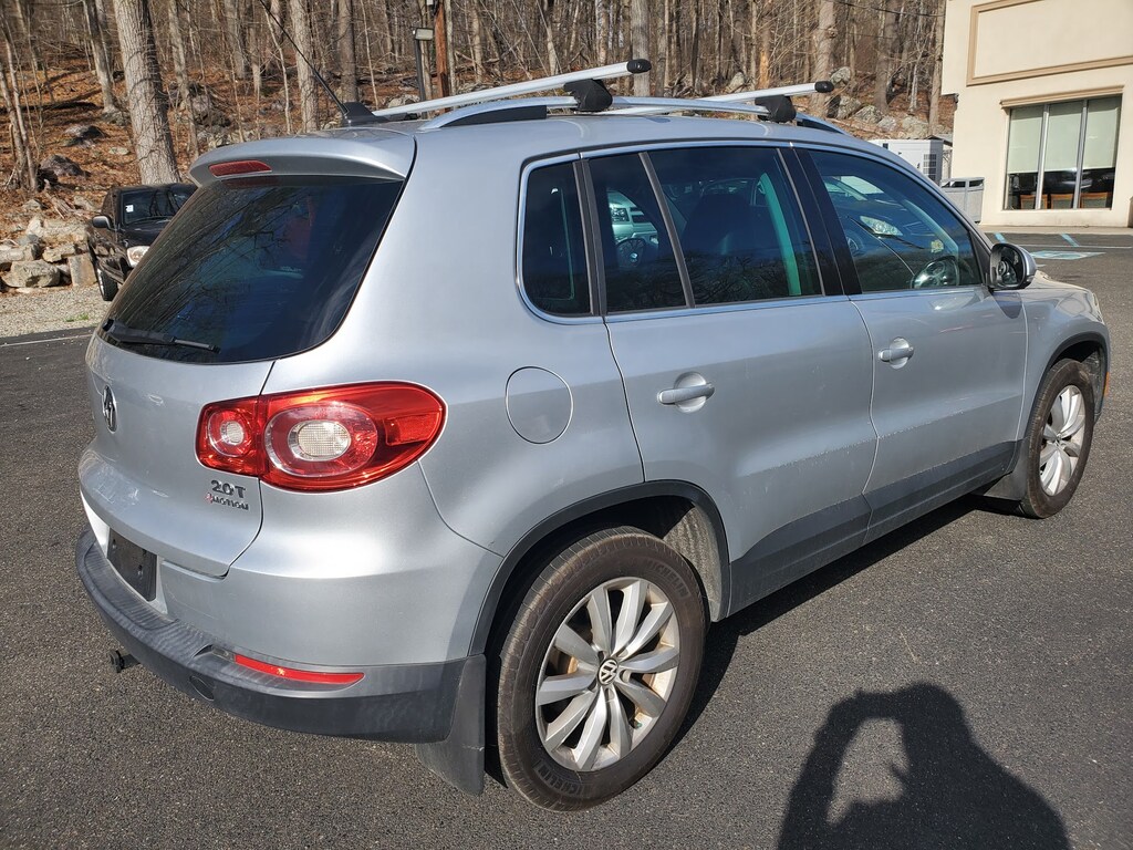 Used 2011 Volkswagen Tiguan SE 2.0T SUV