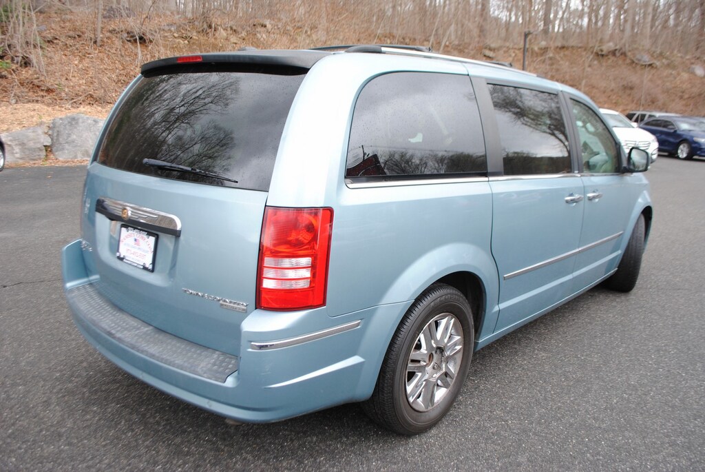 Used 2010 Chrysler Town & Country Limited 4.0 Van