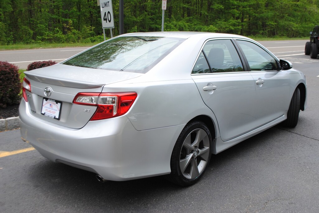 Used 2014 Toyota Camry SE 2.5 Sedan