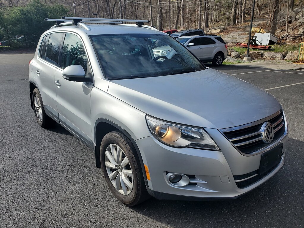 Used 2011 Volkswagen Tiguan SE 2.0T SUV