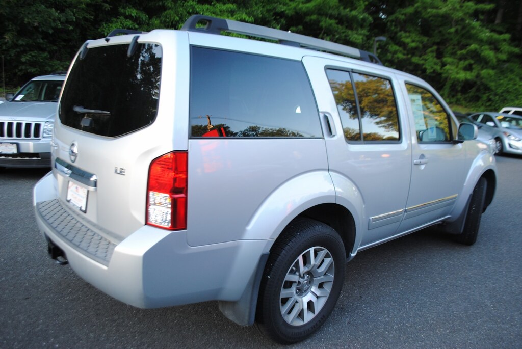 Used 2011 Nissan Pathfinder SE 4.0 SUV
