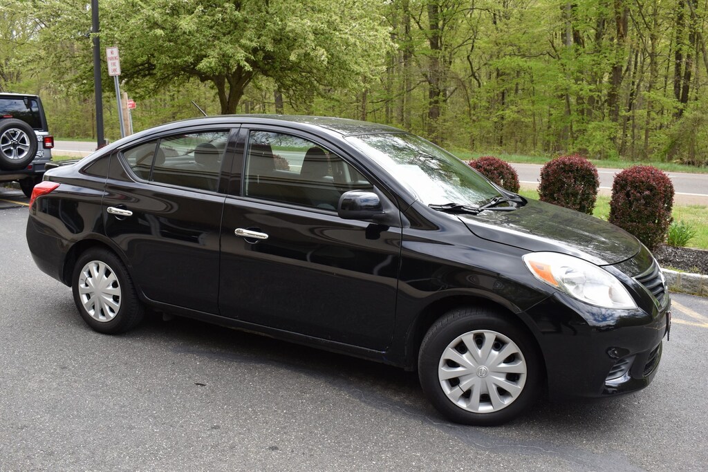 Certified 2014 Nissan Versa SV 1.6 Sedan