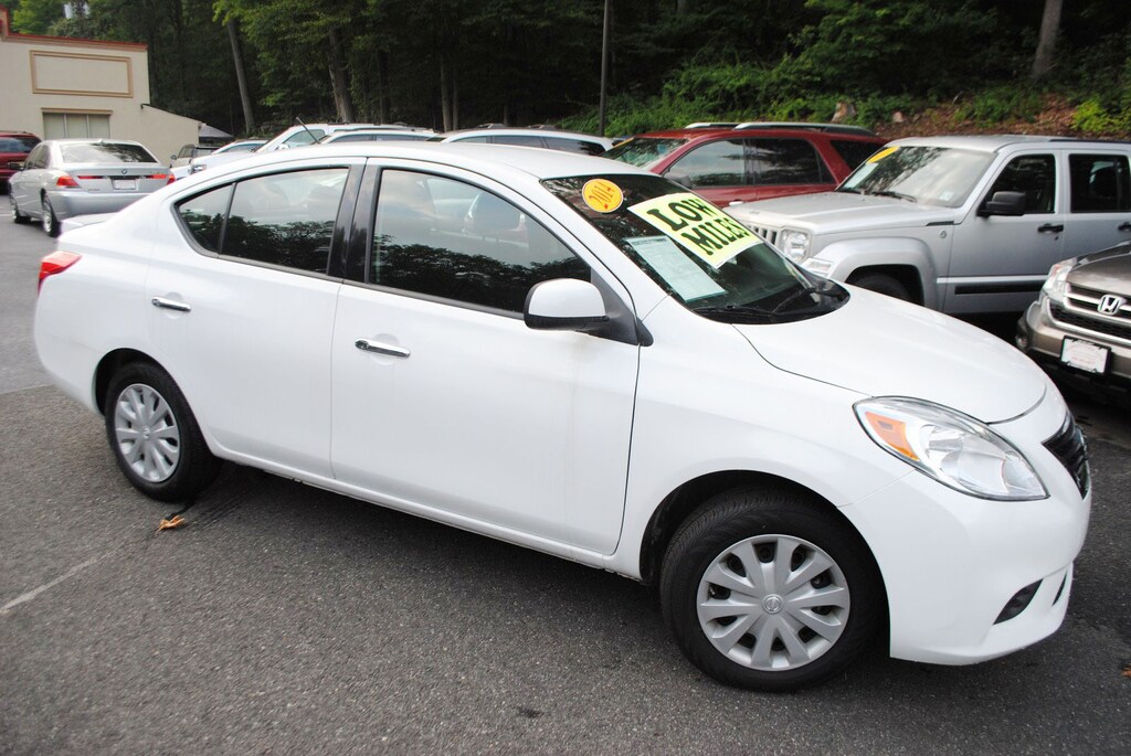 Used 2014 Nissan Versa SV 1.6 Sedan