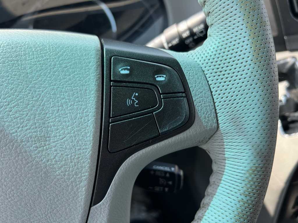 Thumbnail: 2012 Toyota Sienna - 35