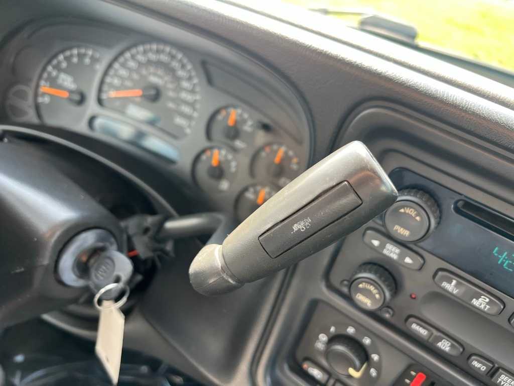 Thumbnail: 2004 Chevrolet Silverado 1500 - 27
