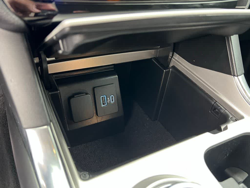 Thumbnail: 2021 Ford Explorer - 33