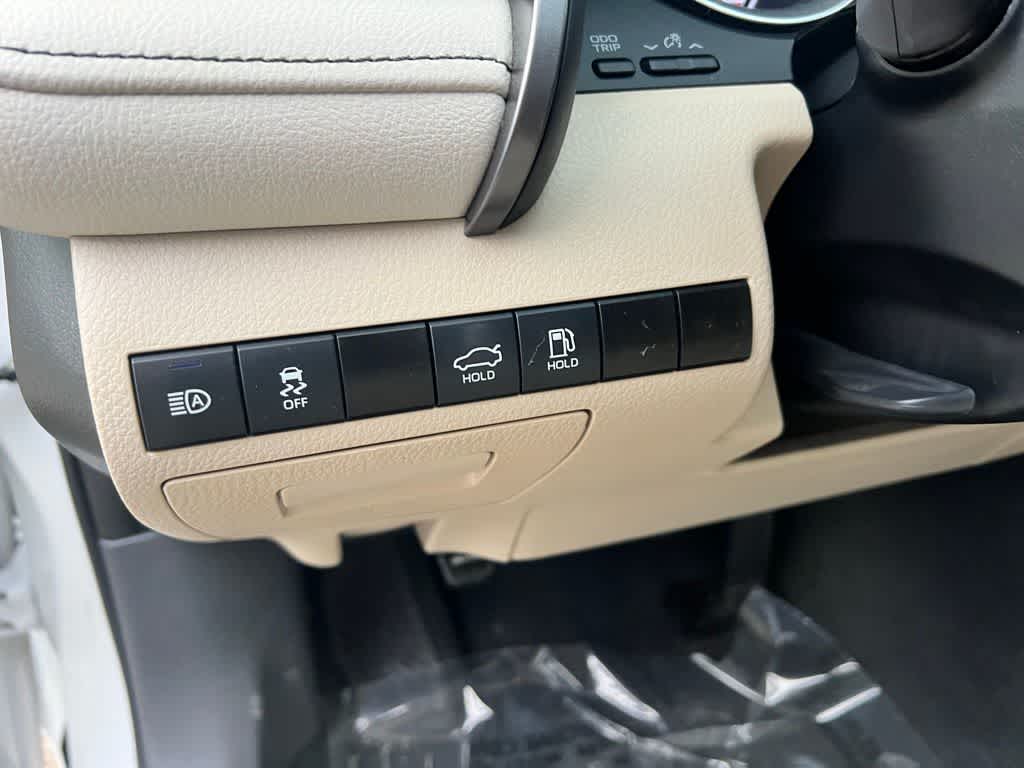 Thumbnail: 2023 Toyota Camry - 14