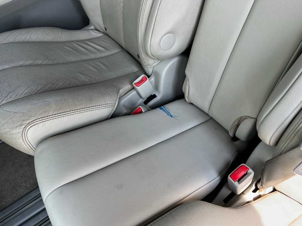 Thumbnail: 2012 Toyota Sienna - 22