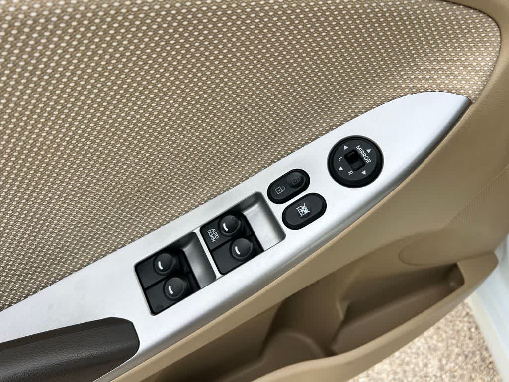 Thumbnail: 2014 Hyundai Accent - 15