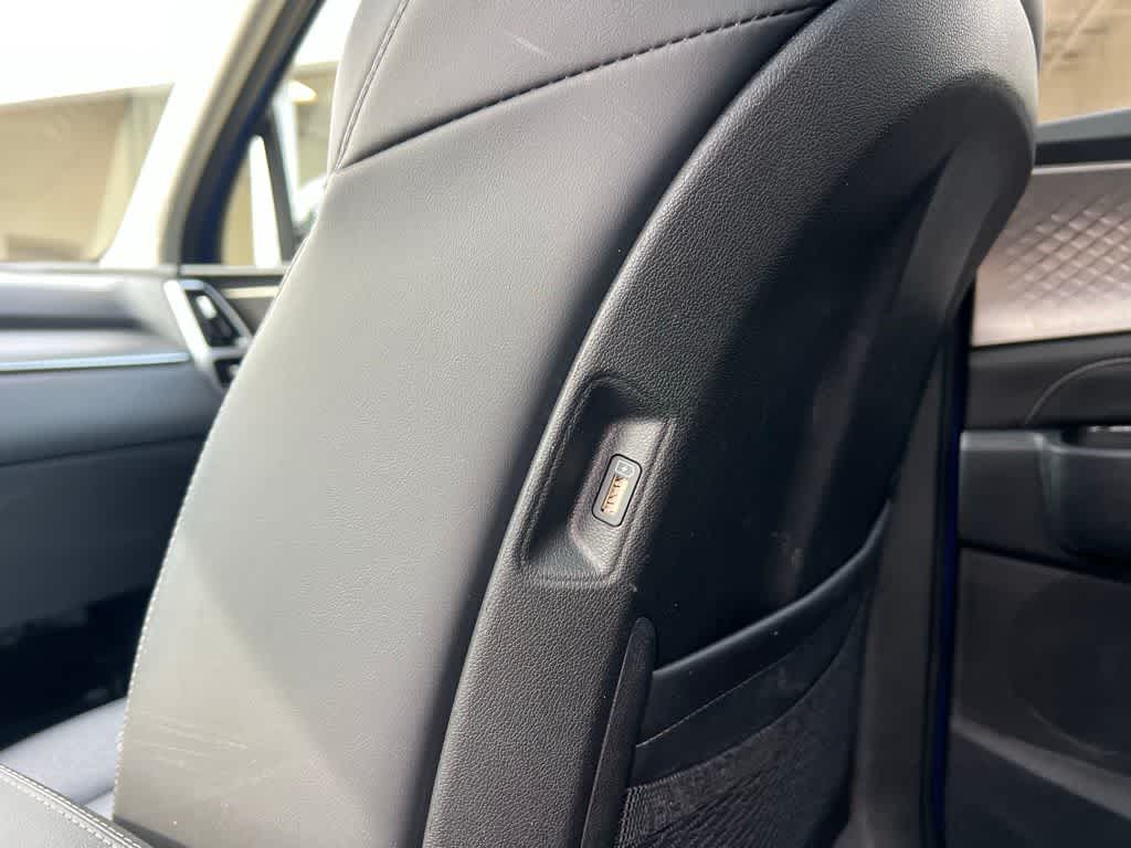 Thumbnail: 2023 Kia Sorento - 23