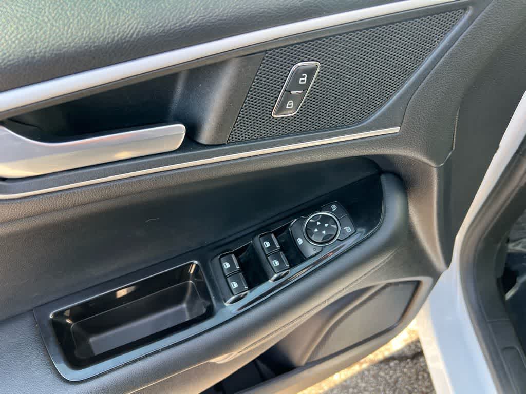 Thumbnail: 2019 Ford Edge - 13