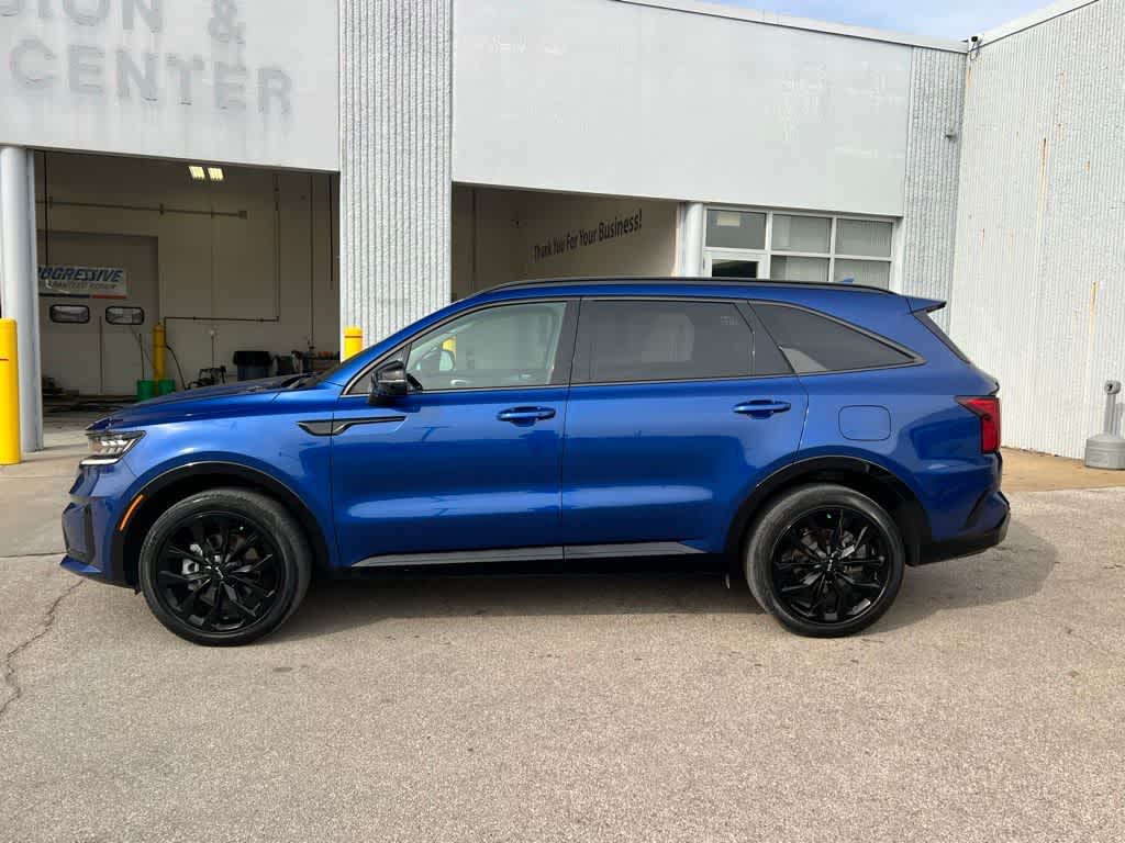 Thumbnail: 2023 Kia Sorento - 3