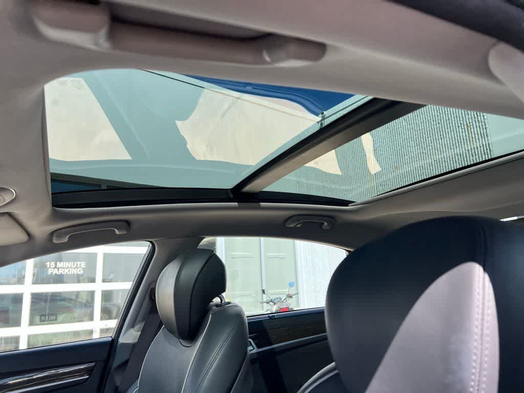 Thumbnail: 2015 Hyundai Genesis - 19