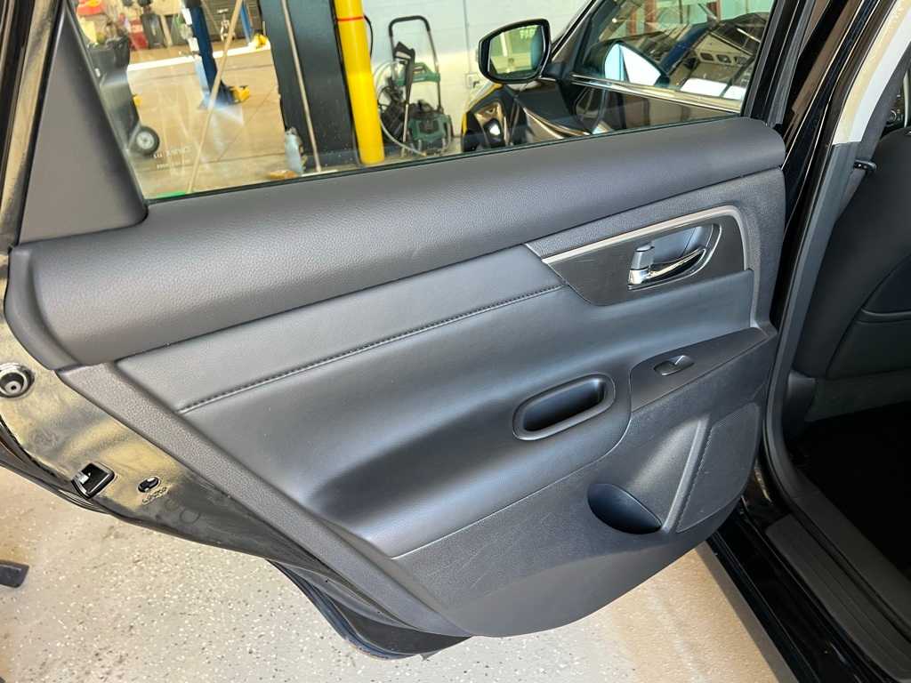 Thumbnail: 2013 Nissan Altima - 18