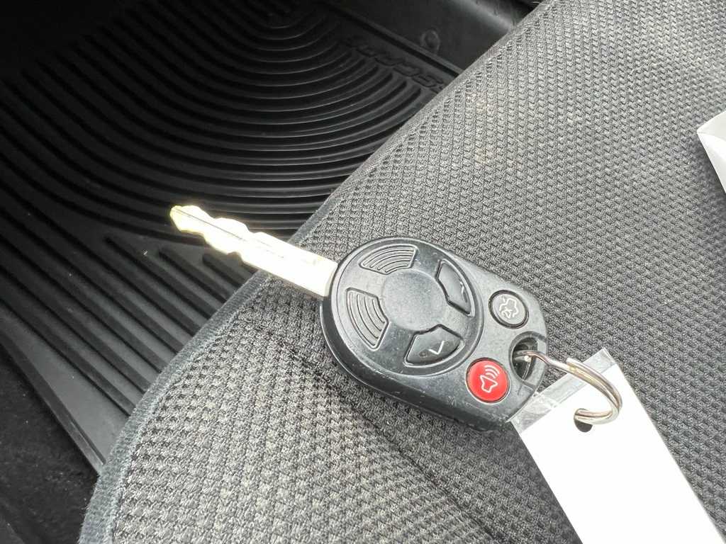 Thumbnail: 2010 Ford Escape - 27