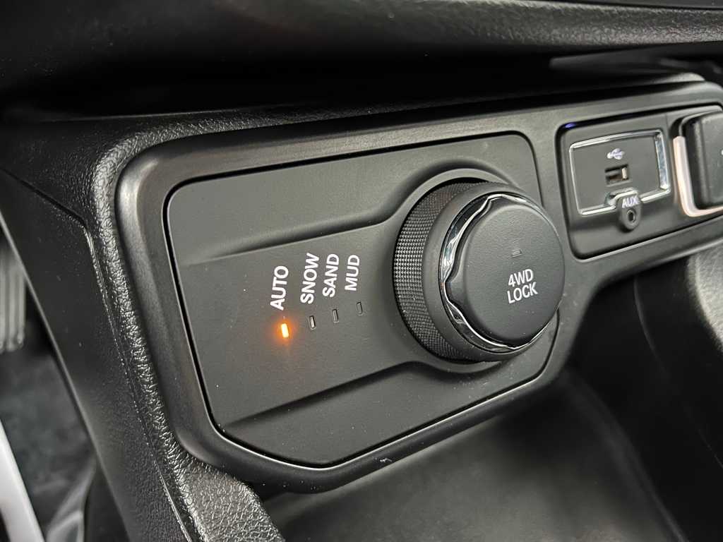 Thumbnail: 2018 Jeep Renegade - 34