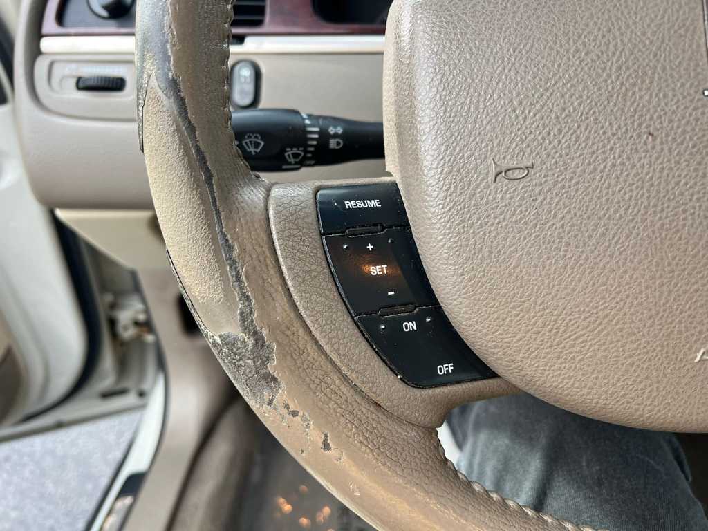 Thumbnail: 2005 Lincoln Town Car - 34